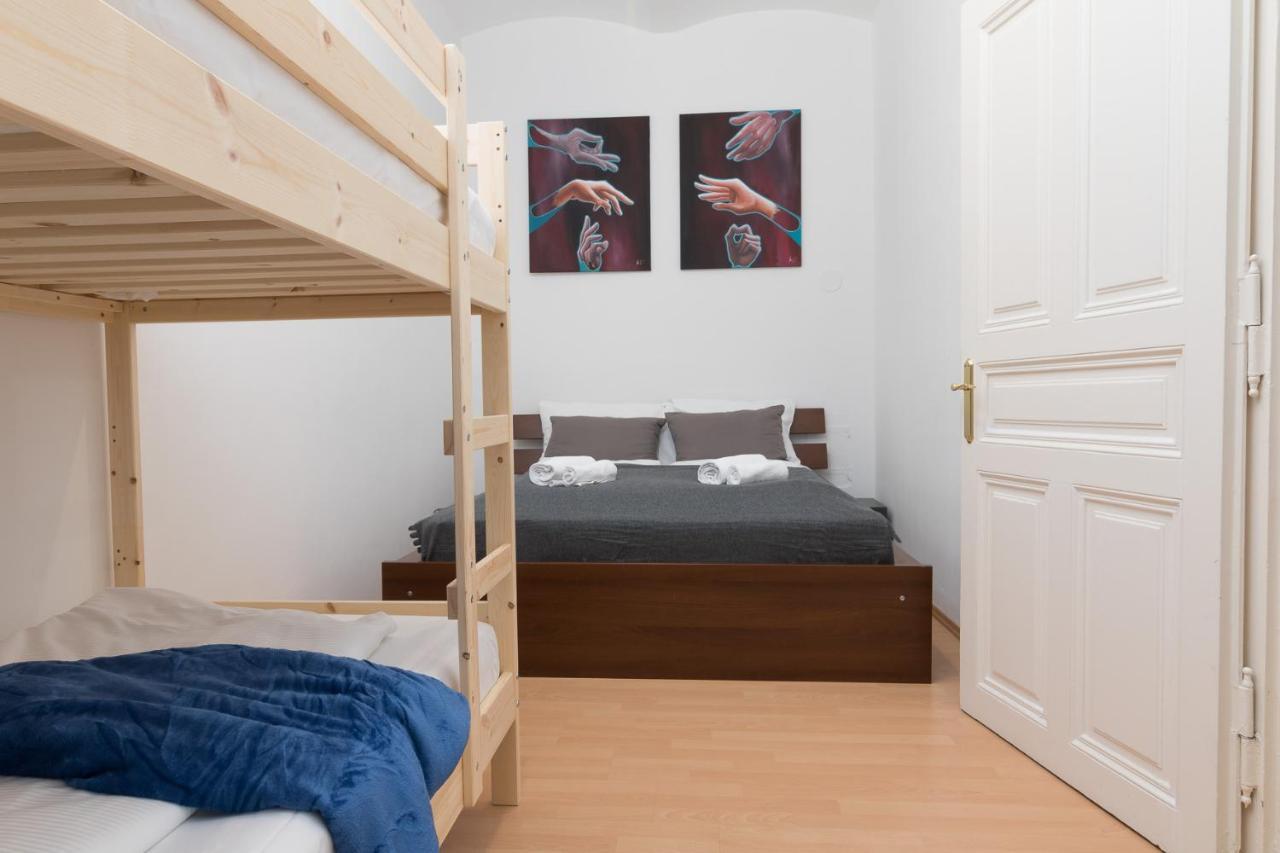 Spacious 2 Bedrooms Apartment In 4Th District Near Karlskirche Vienna Luaran gambar