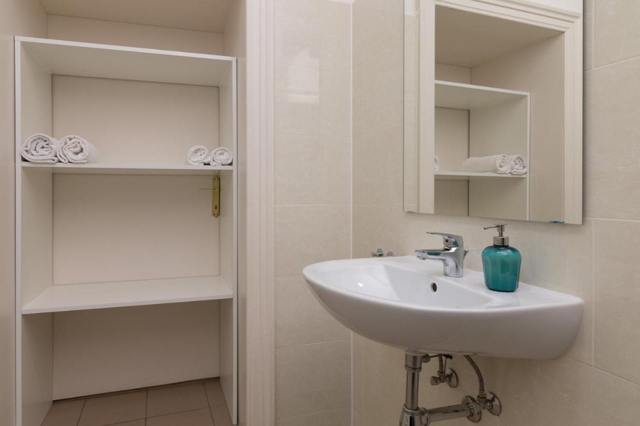 Spacious 2 Bedrooms Apartment In 4Th District Near Karlskirche Vienna Luaran gambar