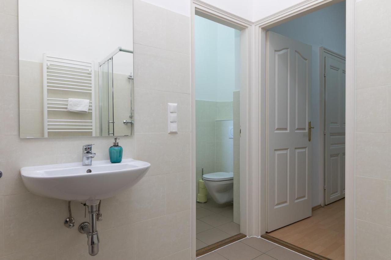 Spacious 2 Bedrooms Apartment In 4Th District Near Karlskirche Vienna Luaran gambar