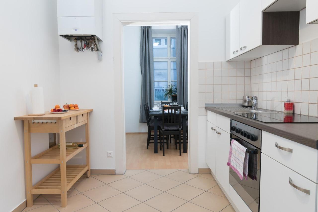 Spacious 2 Bedrooms Apartment In 4Th District Near Karlskirche Vienna Luaran gambar